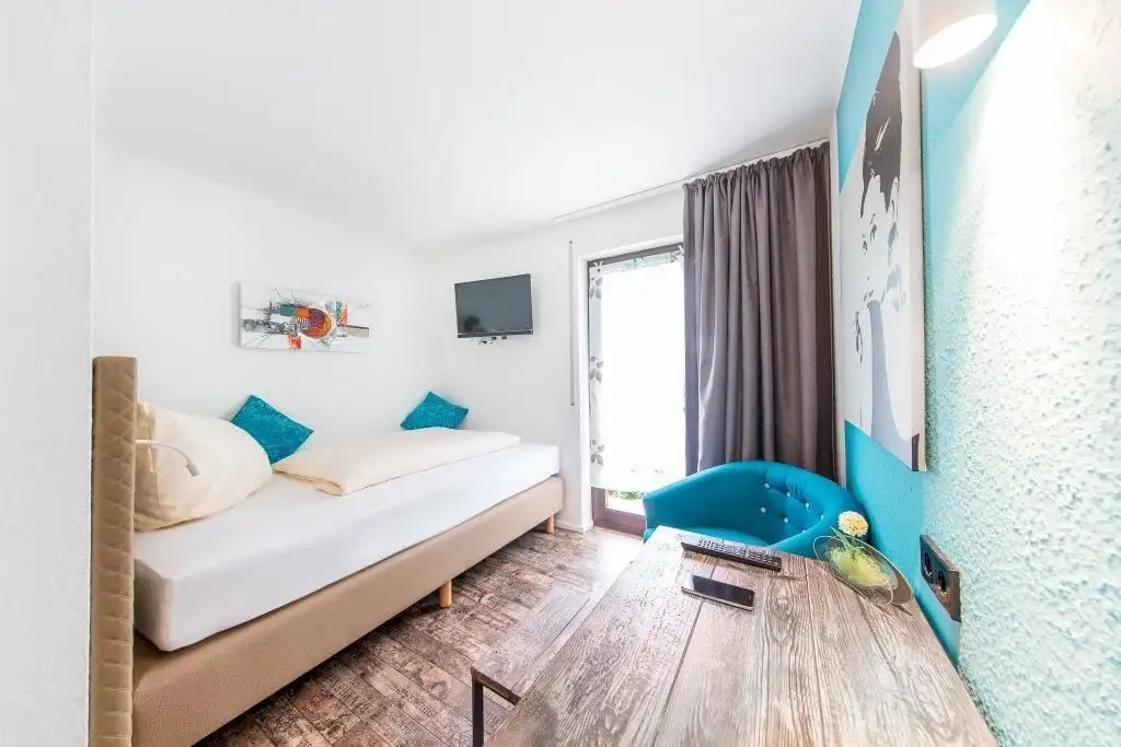Hotel Sirrah
