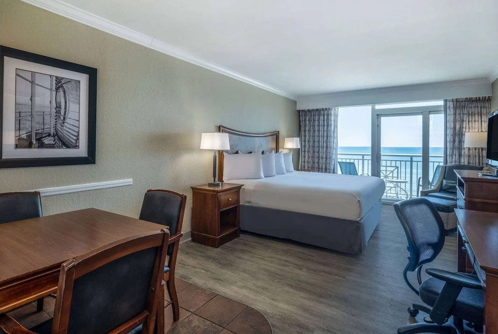 Best Western PLUS - Grand Stand Inn & Suites