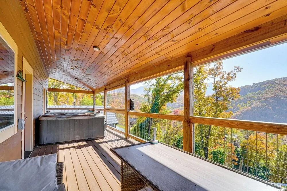 2 Mi to Downtown Gatlinburg: Cabin w/ Game Room
