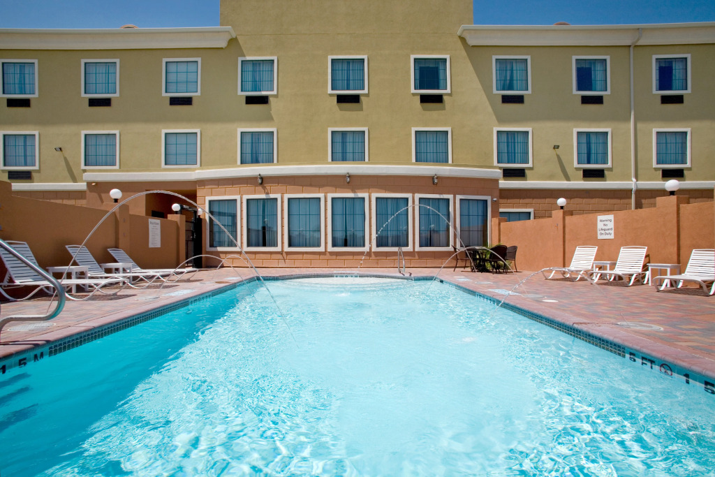 Holiday Inn Express Hotel and Suites Kingsville by IHG