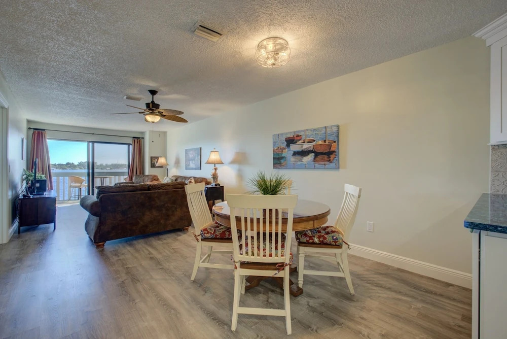 Beach Palms 5B by Anna Maria
