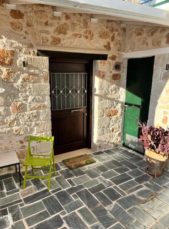 Tholos Studio, Sternes