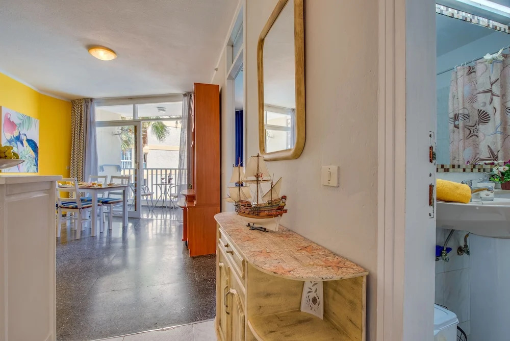 Y2F. Apartment with Pool View and next to the Beach!