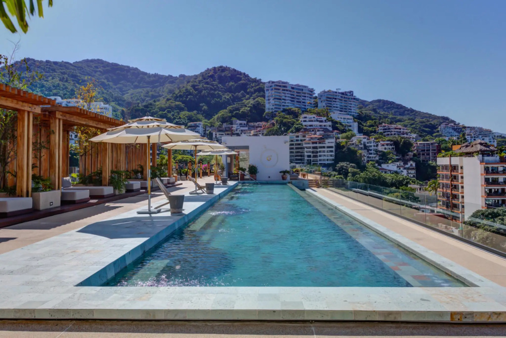 Sailview 801 Romantic Zone Rooftop Pool Ocean Views