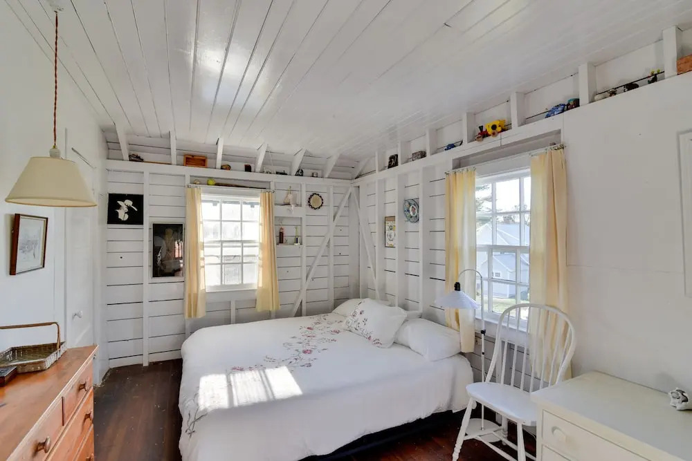 Oceanfront Cottage w/ Deck 2 Mi to Boothbay Harbor