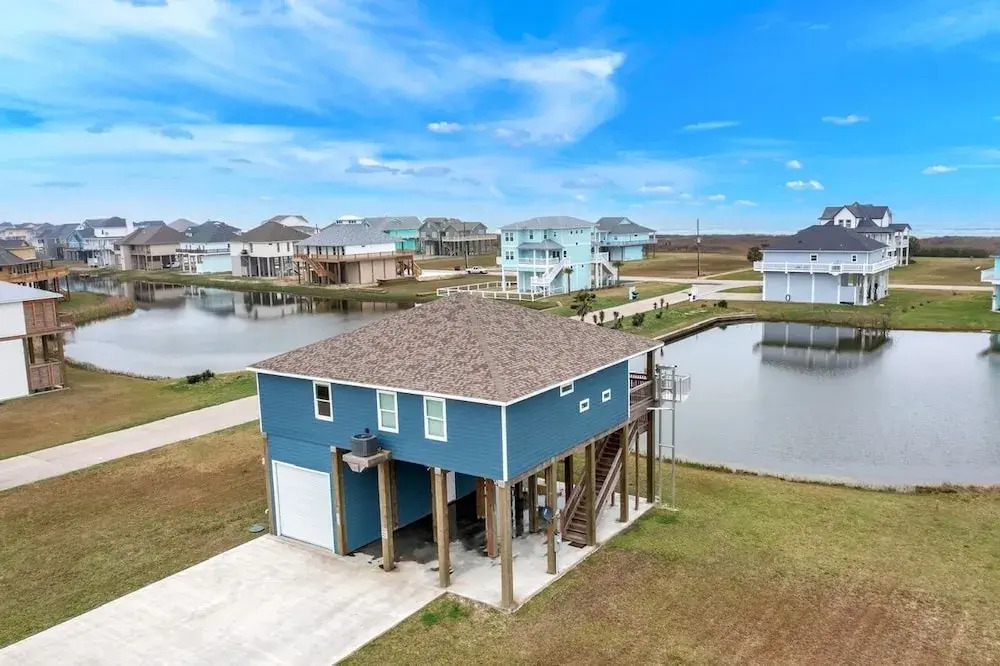 Born To Beach 4 Bedroom Home by RedAwning