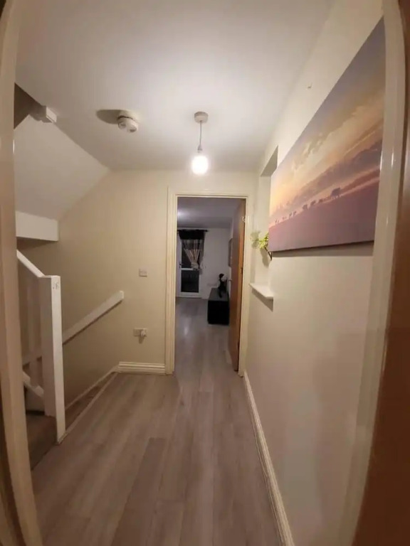 Lovely 4 Bedroom Home With Private Parking