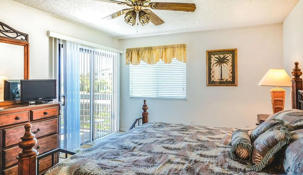 SC266 Sea Woods by RedAwning