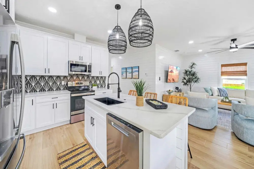 Sleeps 24 2 Homes, Priv Pool, Swing Bar, Patio Lounge Near Nature Preserve