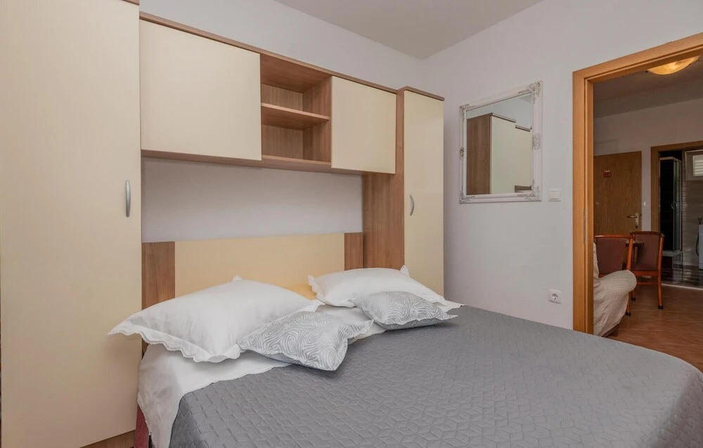 Beautiful Home in Makarska With Wifi and 2 Bedrooms