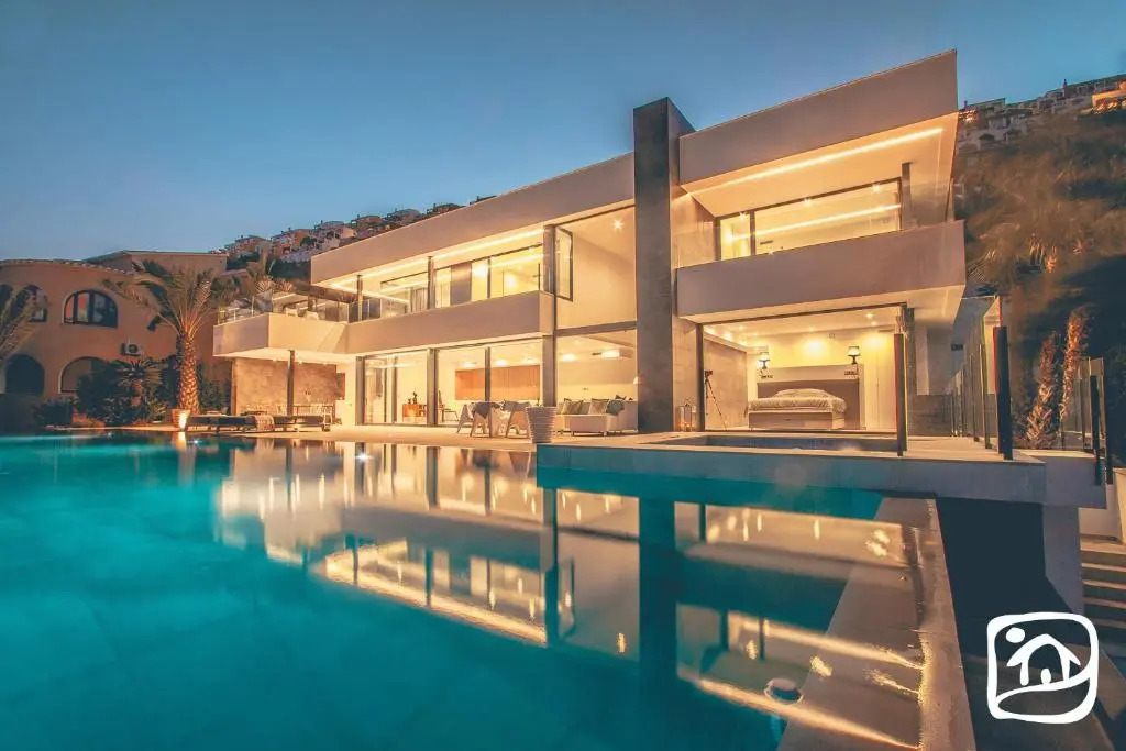 Villa Mercure by Abahana Luxe