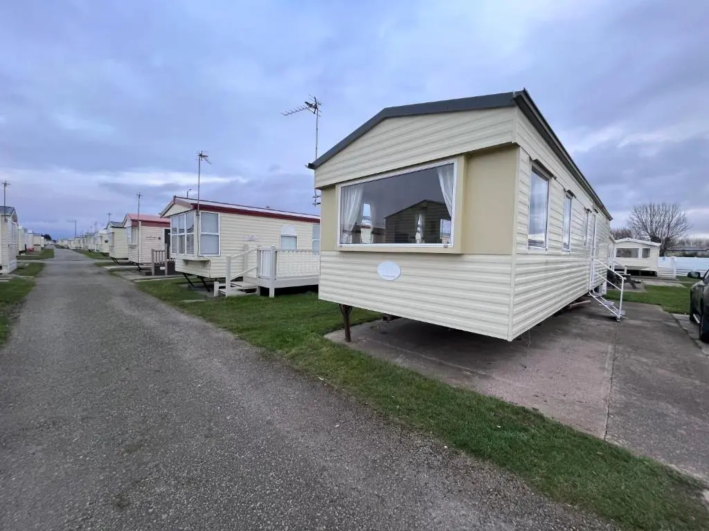 3 Bed Caravan 8 Berth Pet Friendly Parking