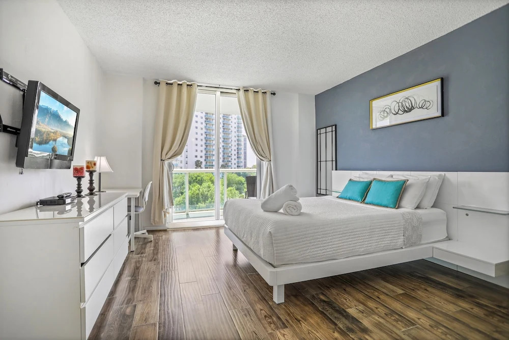 Amazing Condo 3 min to the Beach