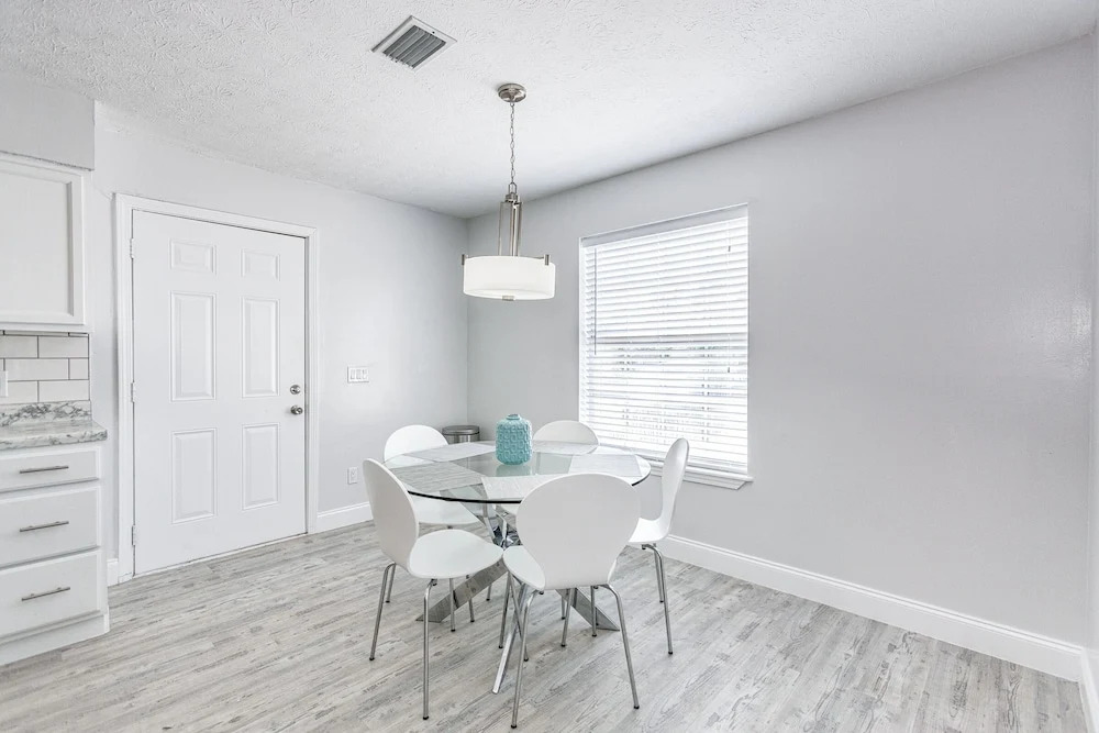 Wisteria Unit A - 2 Br Townhouse
