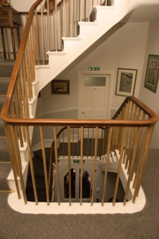 Ascot House Hotel