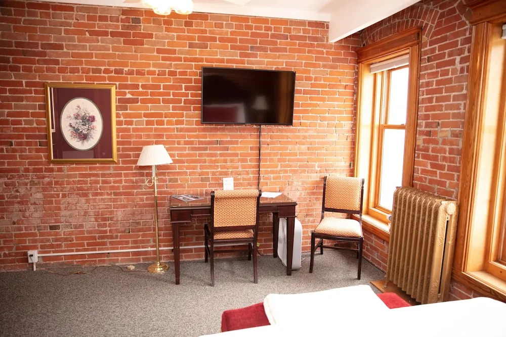 The Victor Hotel