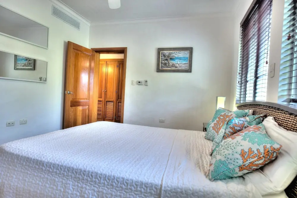 Unique Apartment With Pool View and few Steps Away From The Beach