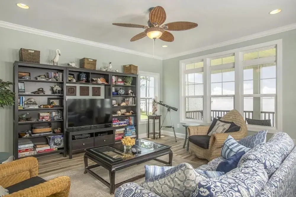Sunset Bay Retreat 4 Bedroom Home by RedAwning