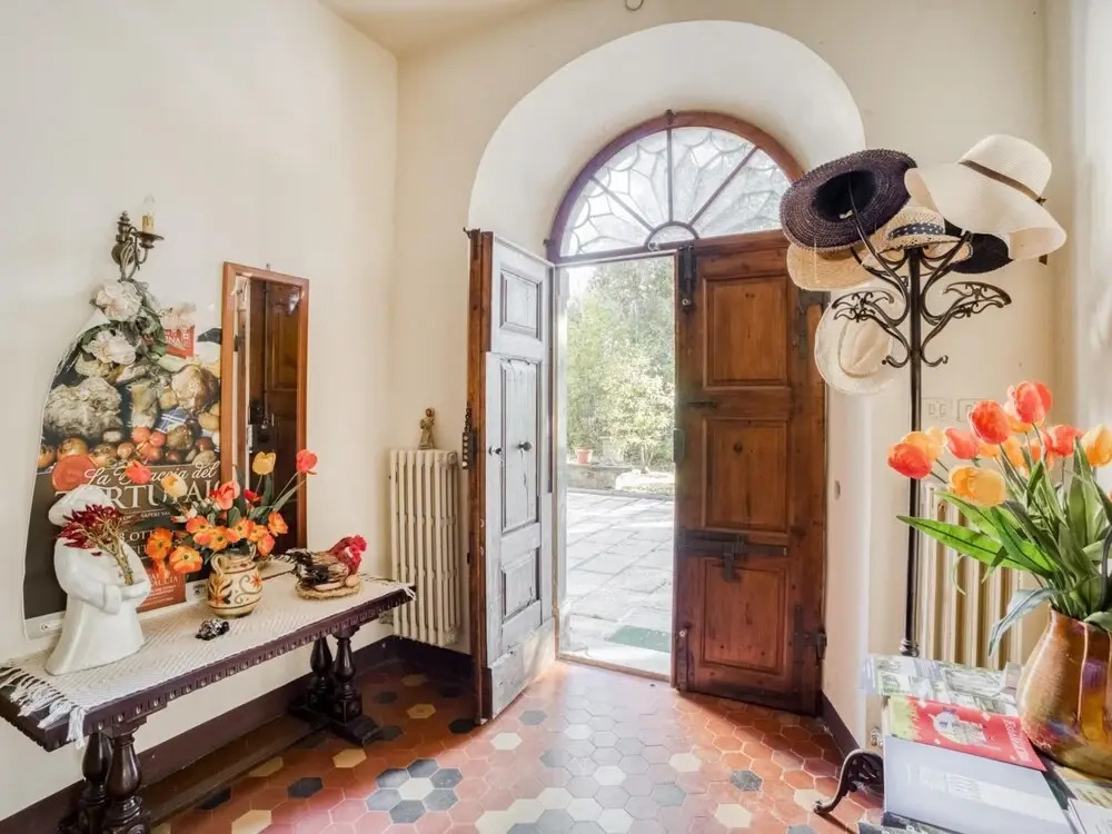 Mansion in Citerna with Pool & Terrace