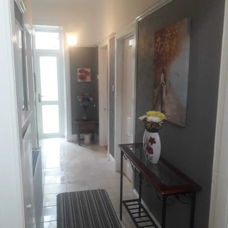 Homely Spacious Cottage in Central Location