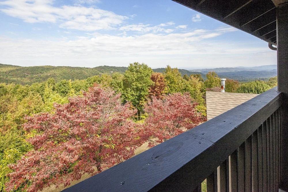 Raven Crest Condo 413 by Heritage Cabin Rentals