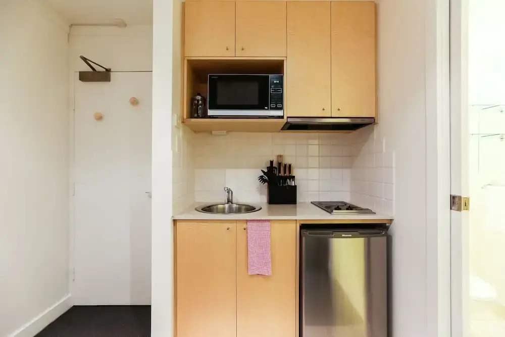 WILLOW, Carlton Studio Apartment
