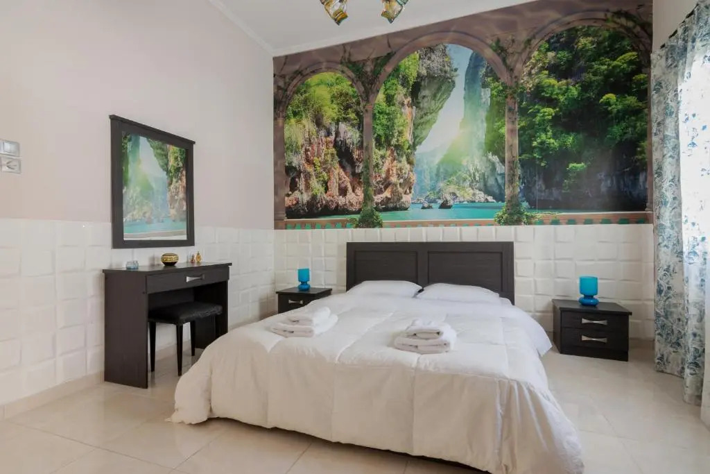 Delightful 2 bedroom flat next to Mikrolimano