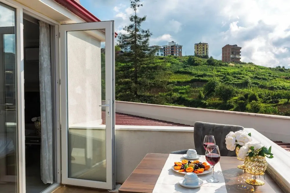 Li̇fe Pool Sui̇te Hotel