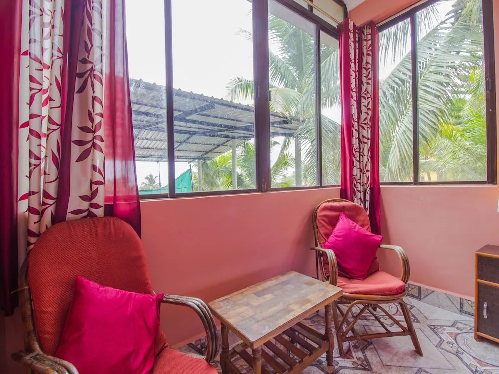 OYO 15697 Home Colorful Studio Candolim Beach