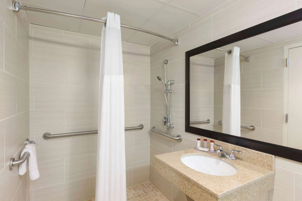 Ramada by Wyndham Rochelle Park Near Paramus