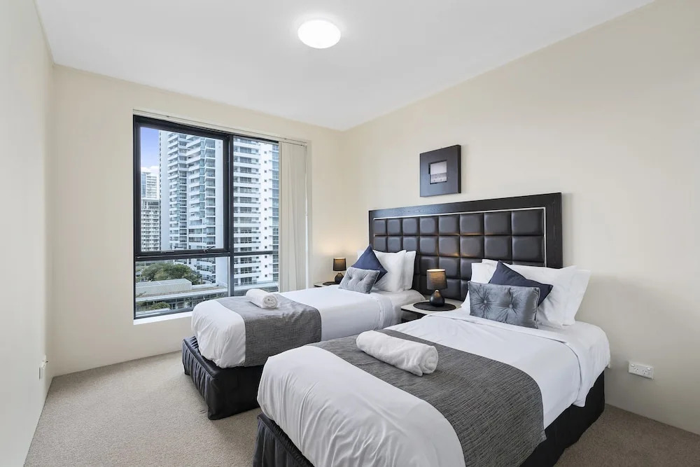 Broadbeach on the Park - We Accommodate