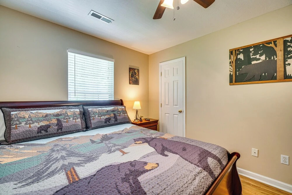 Pigeon Forge Home w/ Screened Porch, 3 Mi to Town!