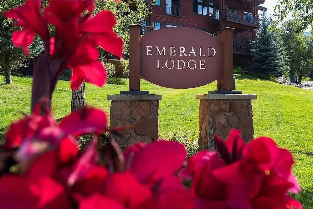 5307 Emerald Lodge, Trappeur's Crossing Apartment 4