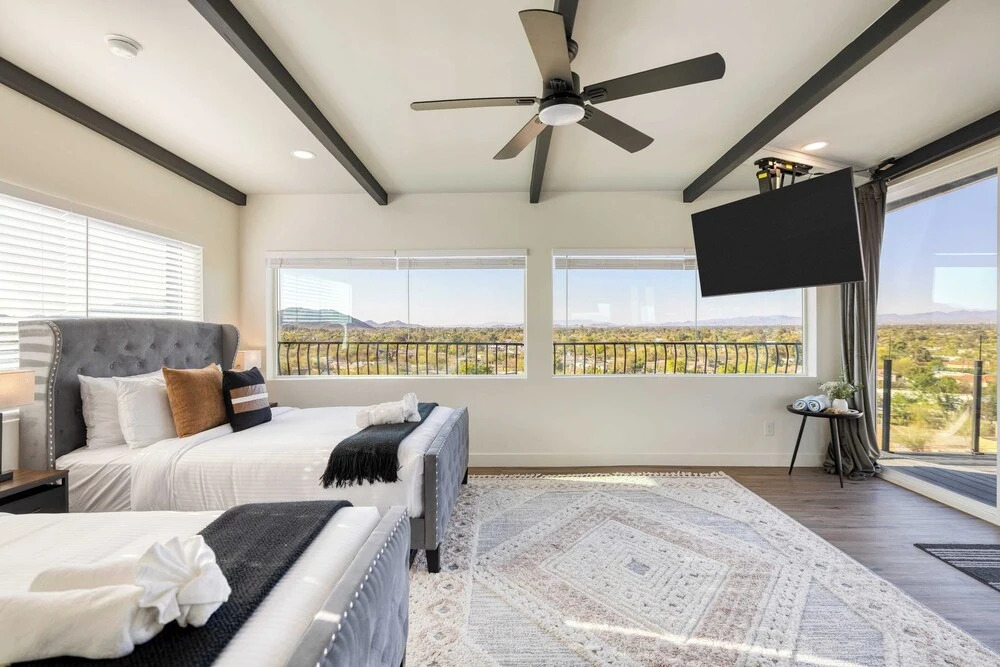 Panoramic Views, Private Pool, Patio Lounge w/ Firepit Royal Palm by Avantstay
