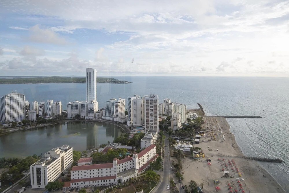 Relaxing 1 BR Beachfront Apartment w Wifi and Pool