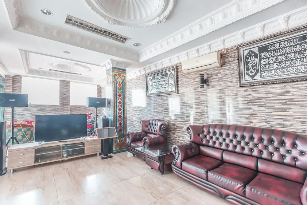 Fallinda Hotel by OYO Rooms