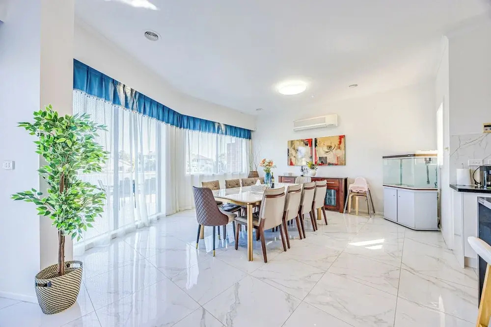 StayAU 6BR Deluxe Lakeview Point Cook