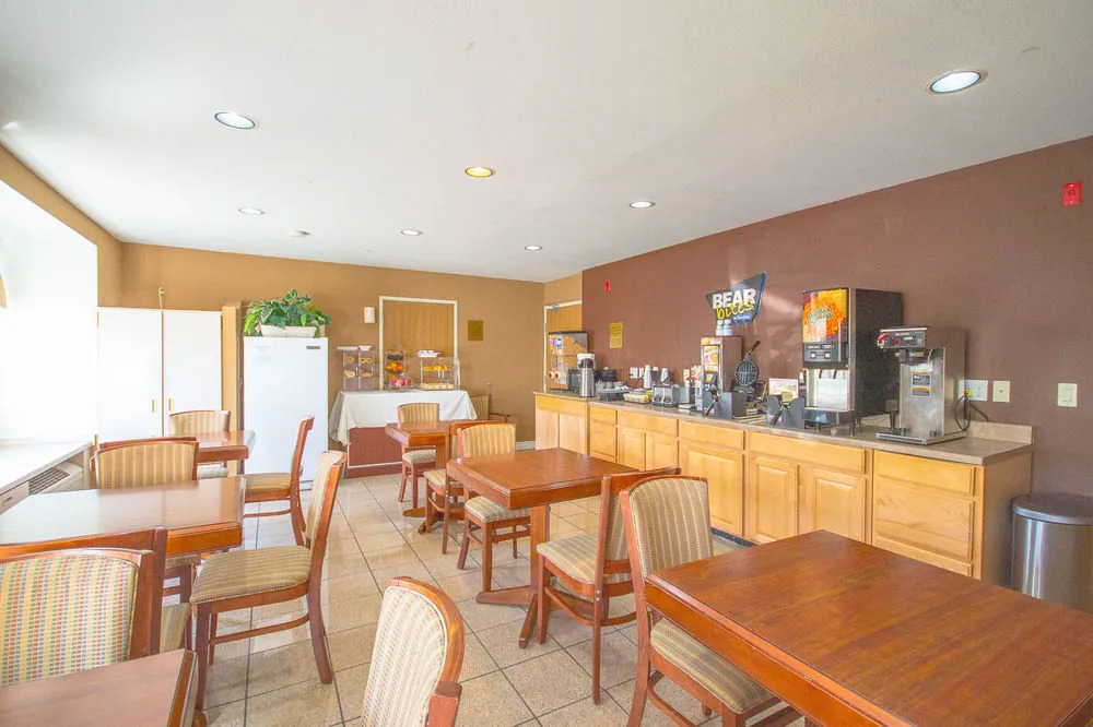 Auburn Travelodge Inn and Suites