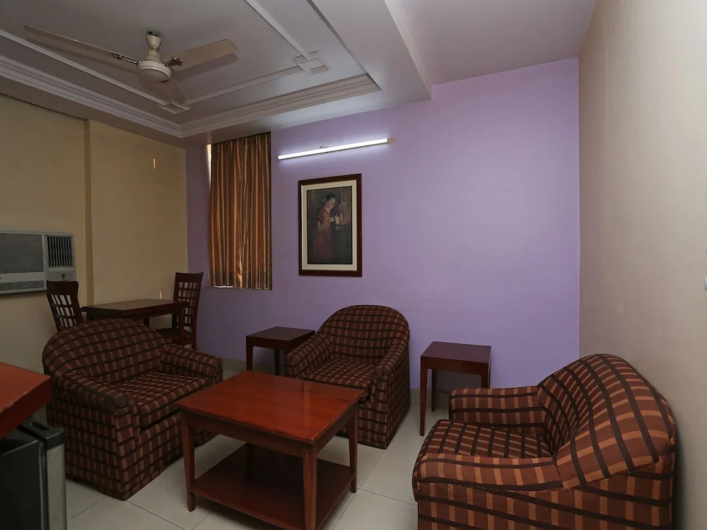 OYO 645 Hotel Tourist Deluxe