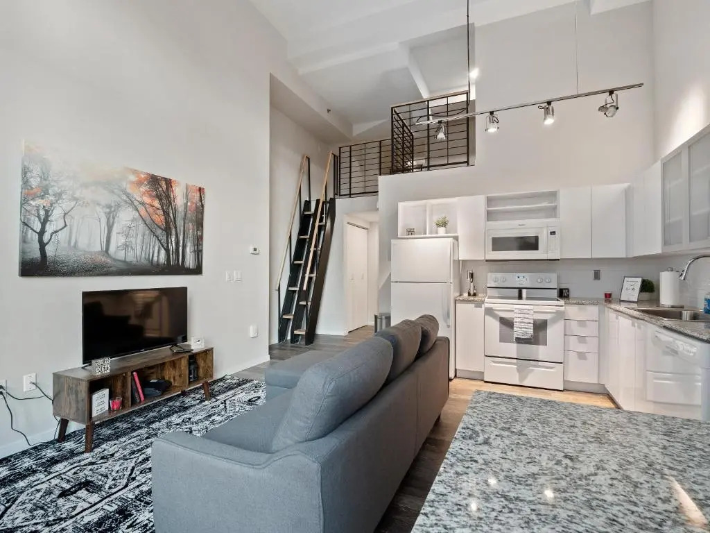 Beautiful Downtown Condo with Amenities Galore 229