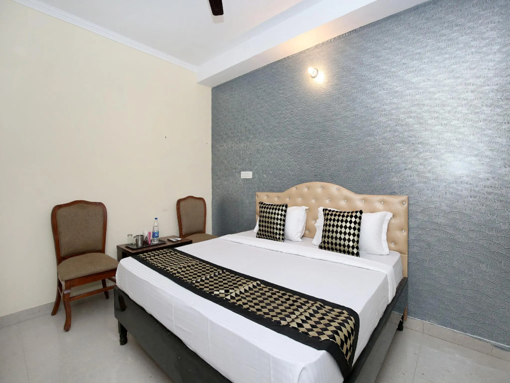 OYO 12745 Hotel Red House
