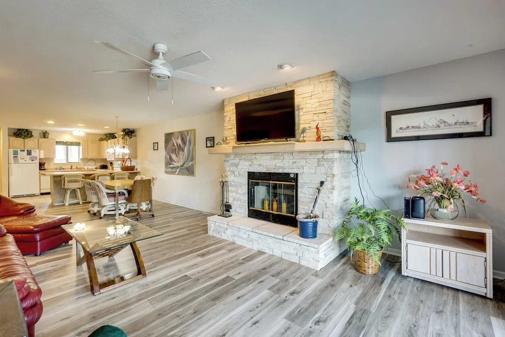 Tranquil Osage Beach Condo w/ Waterfront Decks!