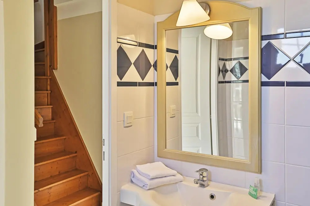 Coast Home With Play Area