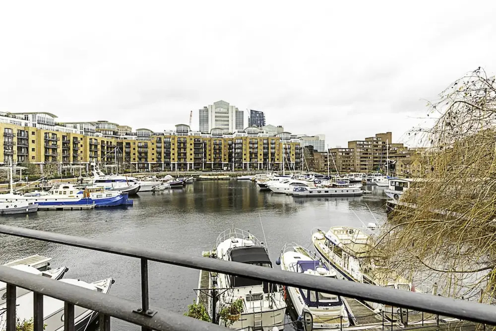 Charming Home in St Katharine Docks