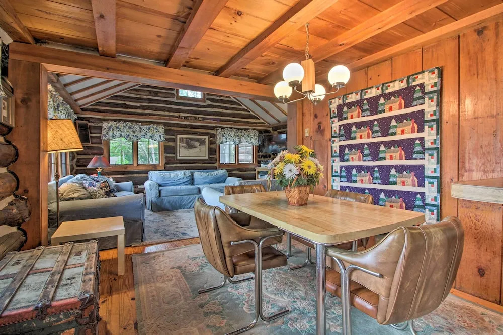 Waterfront Lake George Cabin: Walk to Water