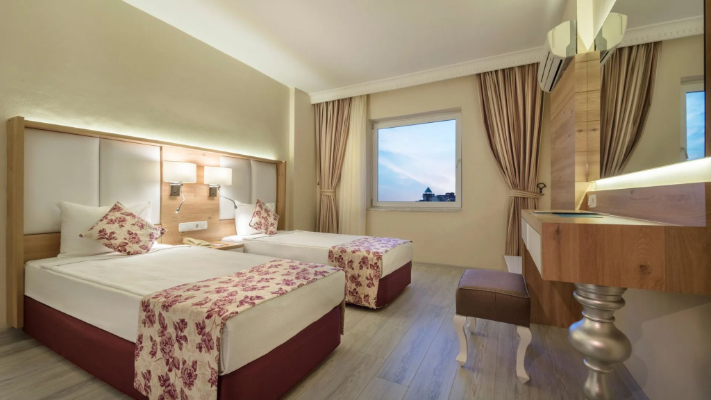 Royal Garden Beach Hotel