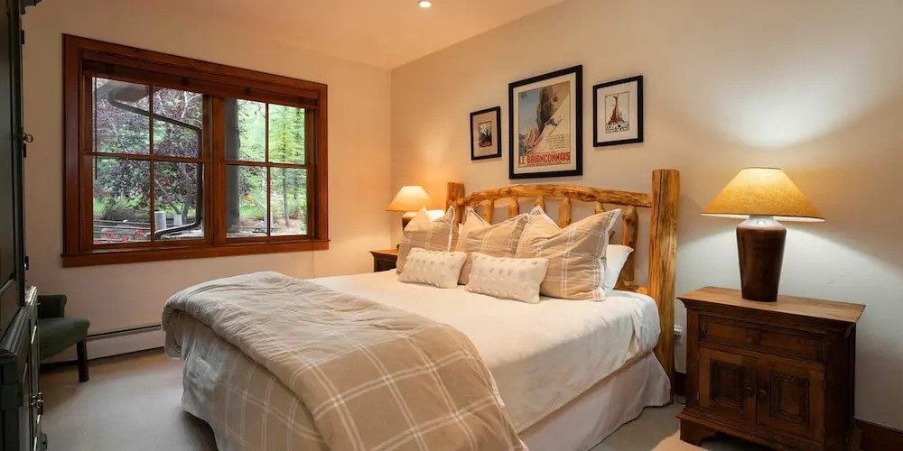 Bearpaw D1 4 Bedroom Condo by RedAwning