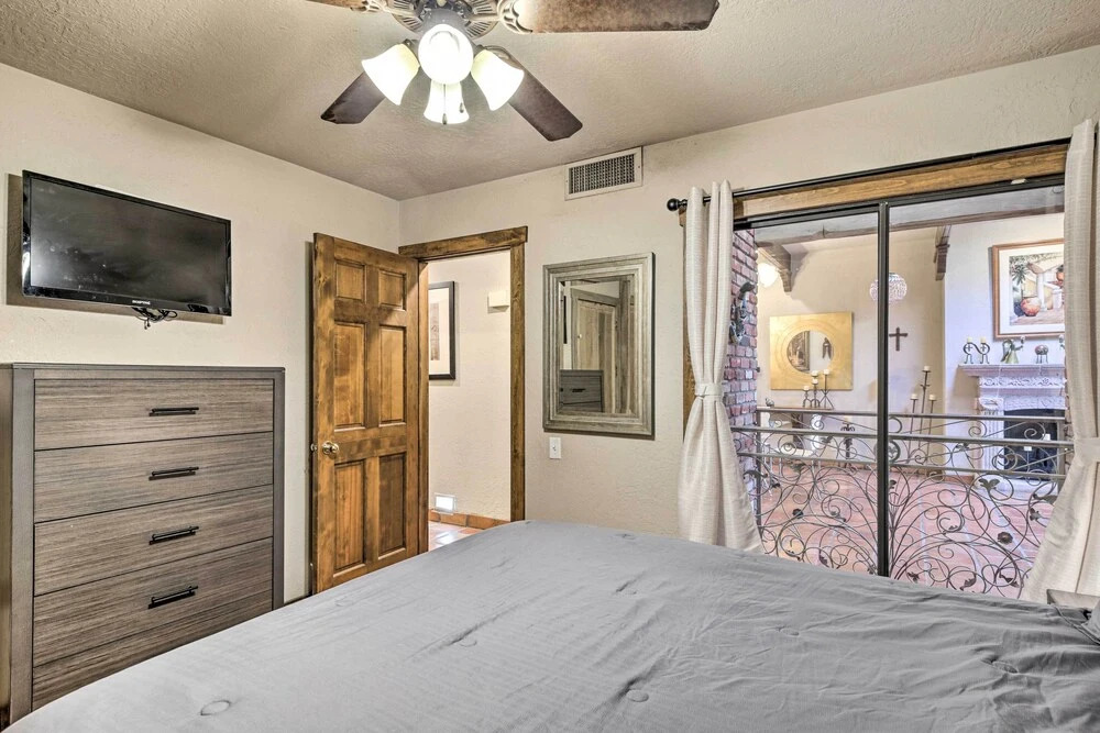 Elegant El Paso Condo ~ 10 Mi to Downtown!
