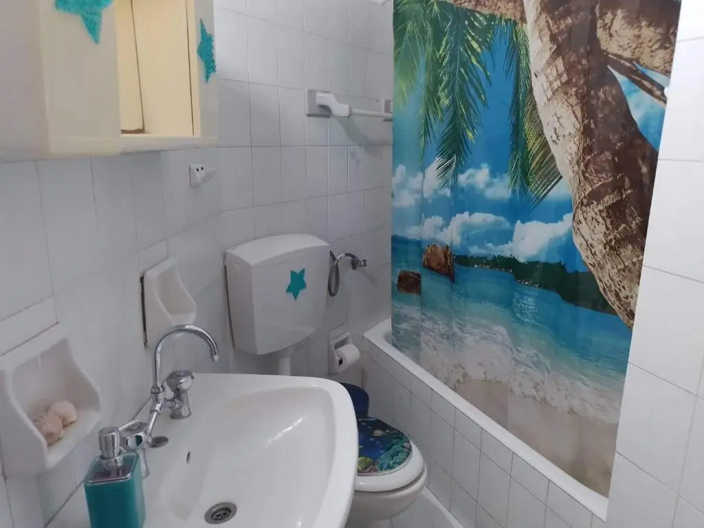 Kamari Beach guest house