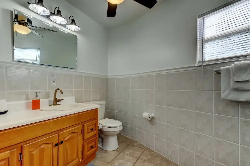 Simple Rooftop Gem 2 Blocks 2 Beach Pets Allowed
